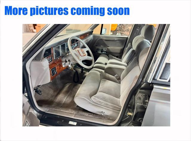 1989 lincoln town car signature