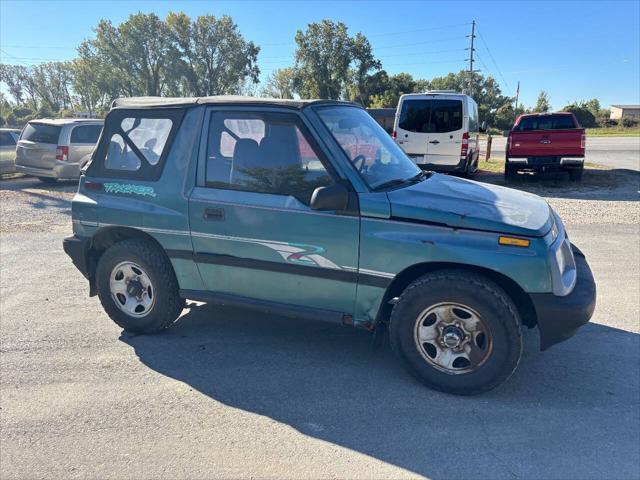 1996 geo tracker base 2dr 4wd suv w/ soft top