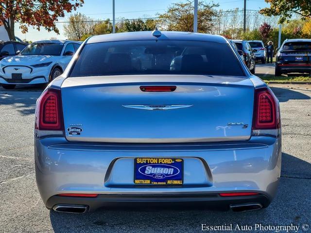 2015 chrysler 300 s