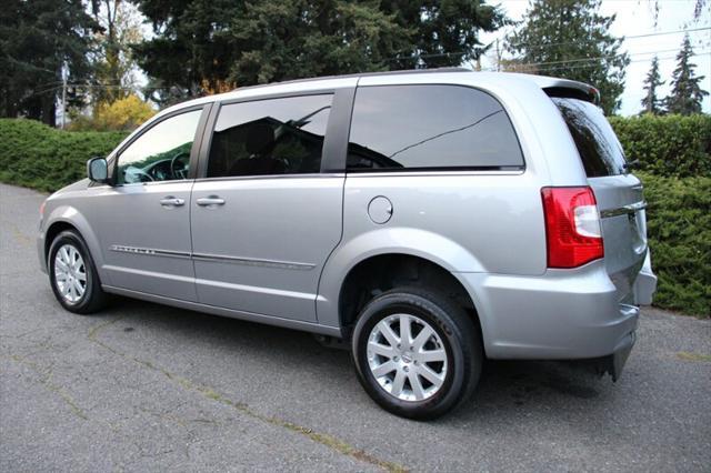 2016 chrysler town & country touring