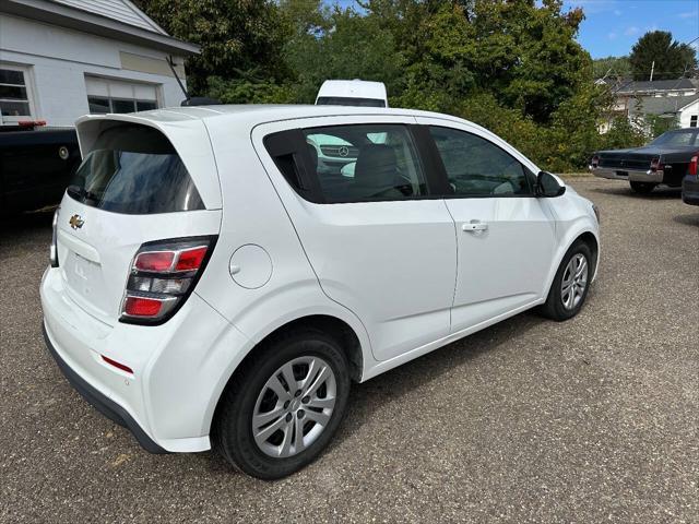 2020 chevrolet sonic lt 4dr hatchback w/1fl