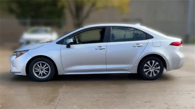 2022 toyota corolla hybrid le