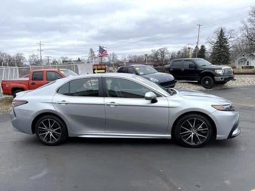 2021 toyota camry se in clio, michigan