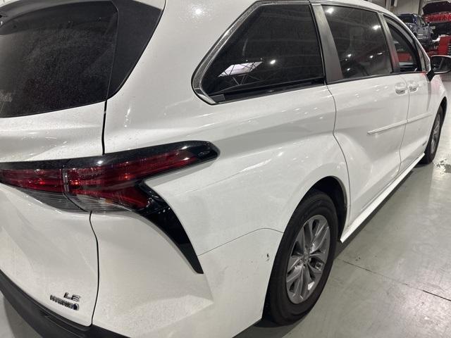2021 toyota sienna le