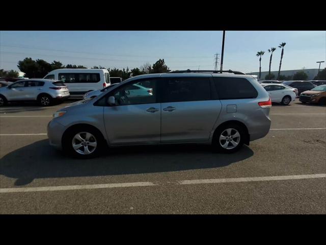 2014 toyota sienna le