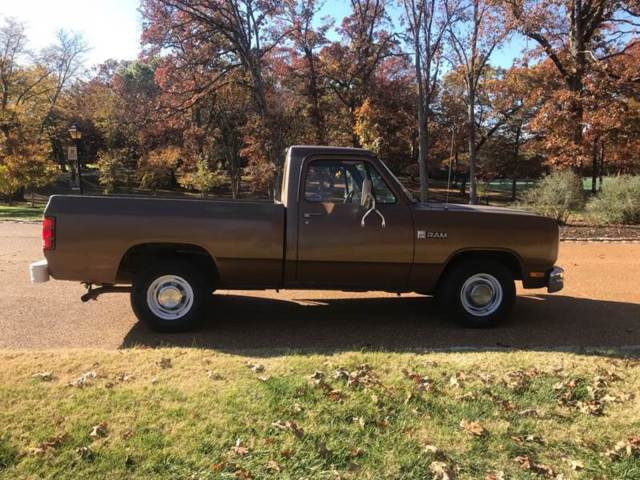 d-150 v8 short bed ac all original and solid runs great free shipping!