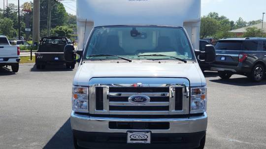 2024 Ford E-Series e-450sd base