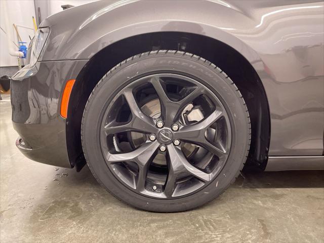2023 chrysler 300 s