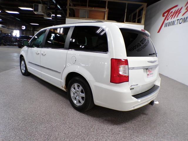 2012 chrysler town & country touring-l