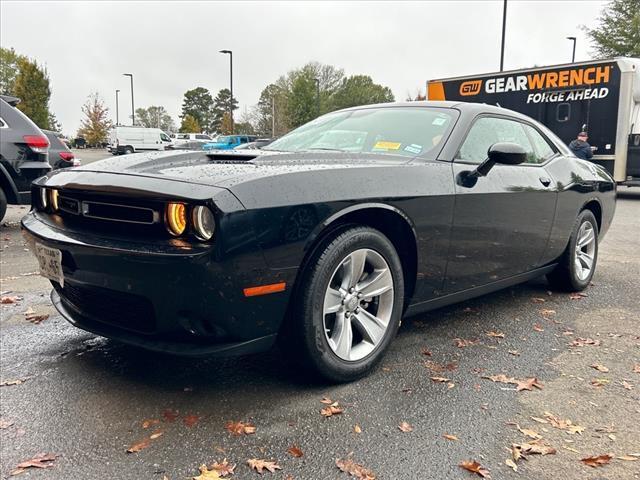 2022 dodge challenger sxt