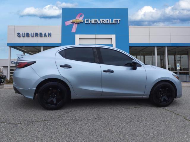 2017 toyota yaris ia base