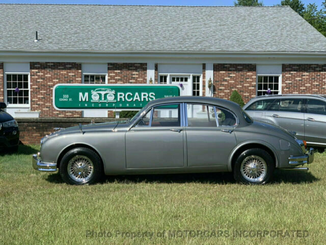 1967 jaguar mkii 3.4l manual 4 speed w/working overdrive!and a nice low reserve!