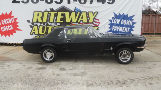 ford mustange 1967 very nice old car. needs to be restore $1000.00 cash