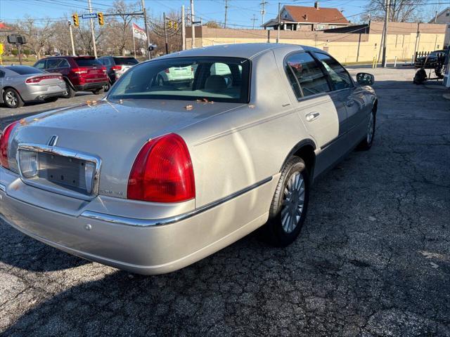 2004 lincoln town car signature