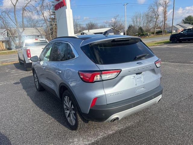 2022 ford escape titanium