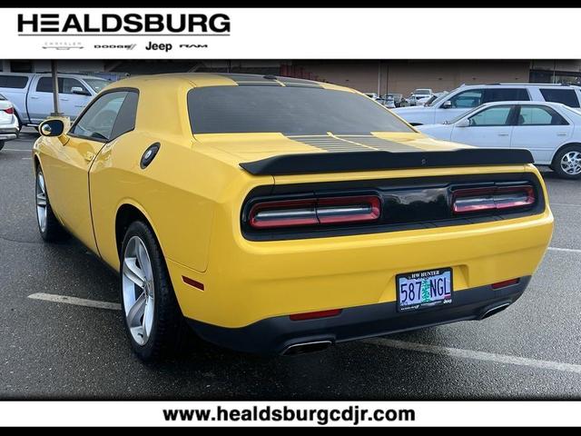 2017 dodge challenger sxt