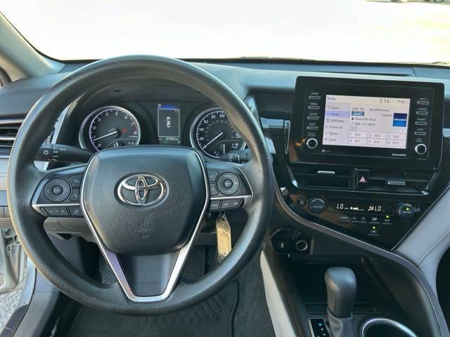 2022 toyota camry le
