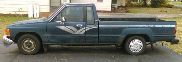 1988 blue toyota pickup dlx extended cab pickup 2-door 2.4l 22r efi engine lwb