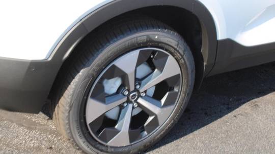 2025 Volvo XC40
