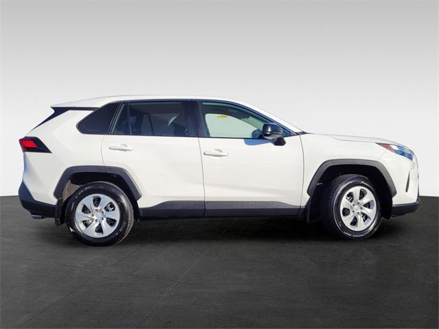 2023 toyota rav4 le