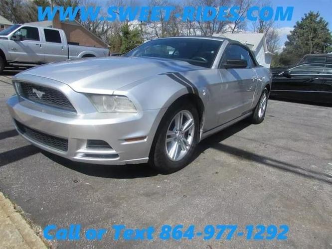2013 ford mustang v6 convertible 2d in greer, south carolina