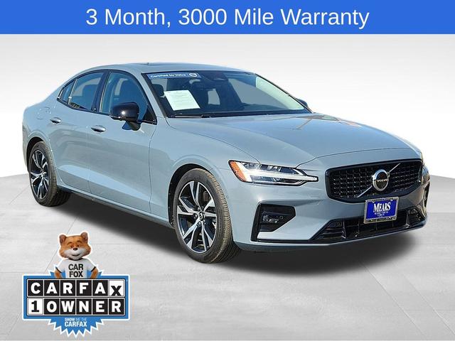 2024 volvo s60 b5 plus dark theme