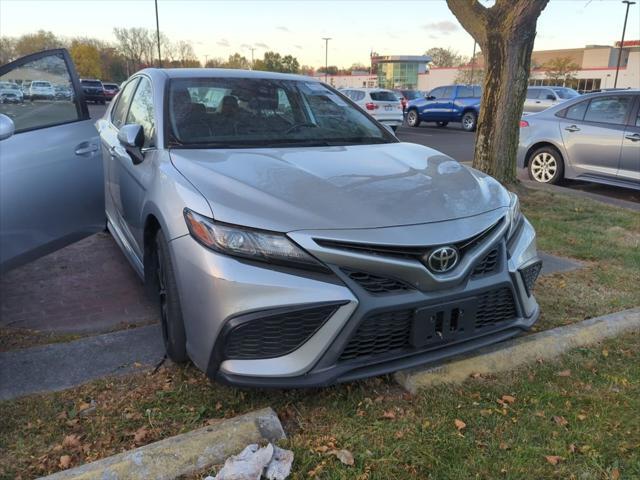 2022 toyota camry se
