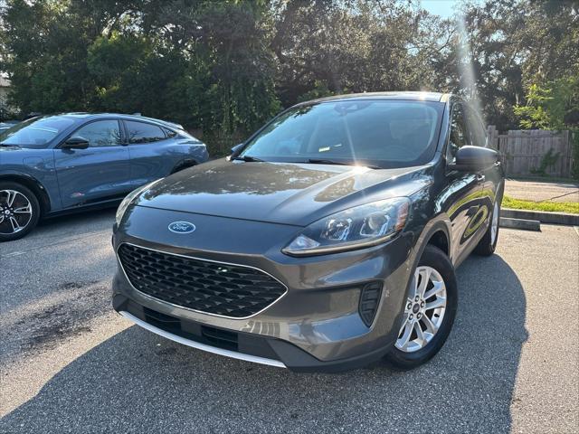 2020 ford escape se