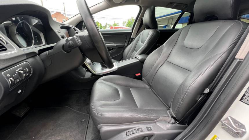 2018 volvo v60 cross country t5 premier
