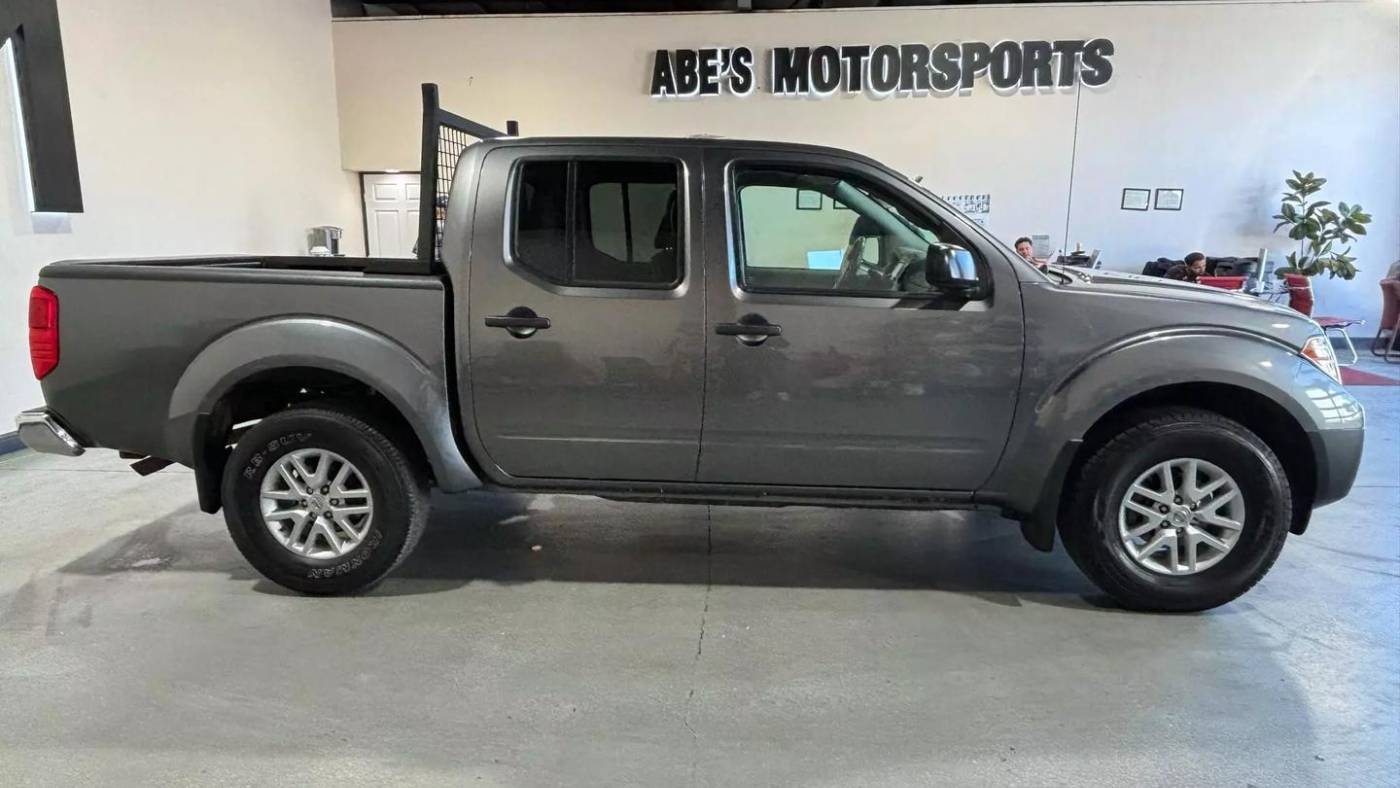 2017 nissan frontier sv