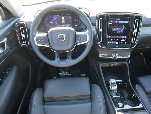 2024 volvo xc40 b5 awd plus bright theme