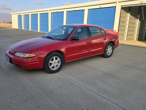 2003 old alero. it runs, has new alternator, new tires. has an electrical issue
