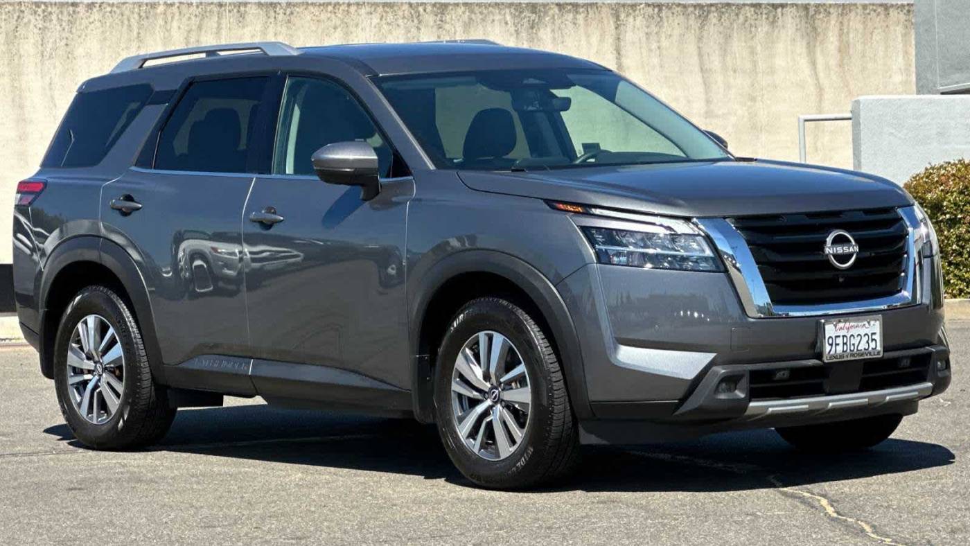 2023 nissan pathfinder sl