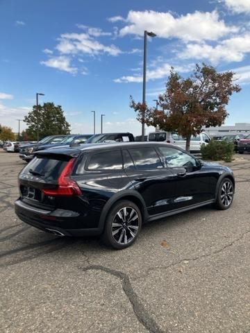 2022 volvo v60 cross country t5 awd