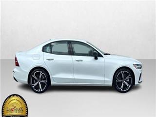 2024 Volvo S60 b5 plus dark theme