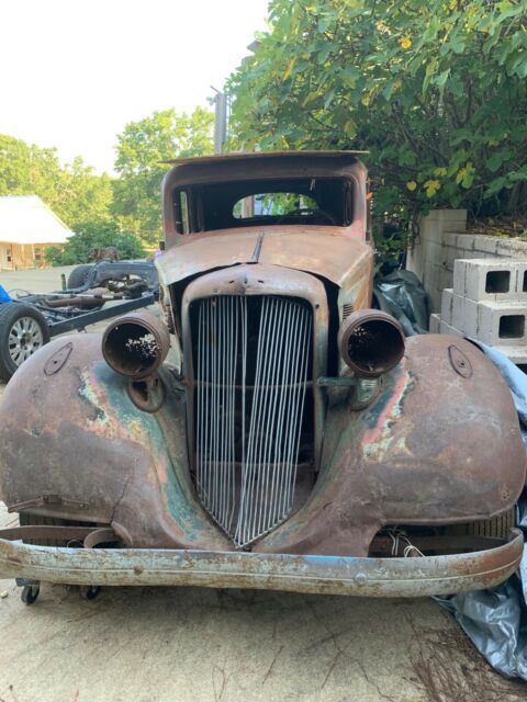 1934 pontiac 4 dr sedan with hump trunk