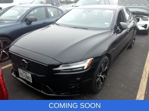 2024 volvo s60 b5 plus dark theme