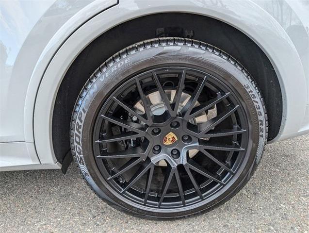 2022 porsche cayenne gts