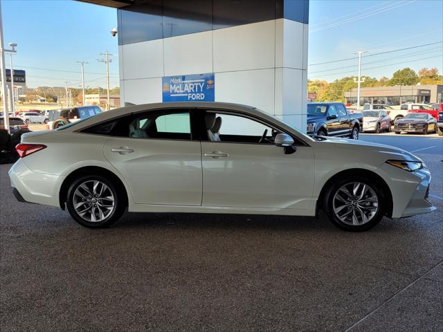 2022 toyota avalon xle