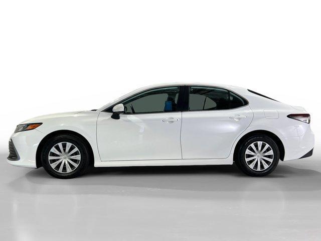 2022 toyota camry hybrid le