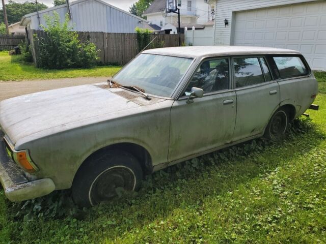 1975 datsun 610 wagon
