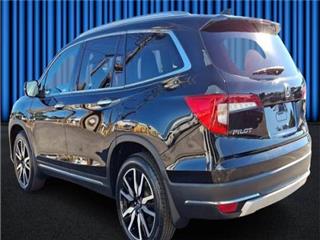 2020 Honda Pilot touring w/rear captain's chairs