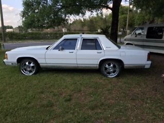 1988 ford crown victoria ltd - runs and drives
