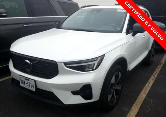 2024 volvo xc40 b5 plus dark theme