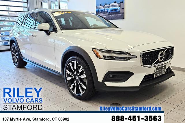 2021 volvo v60 cross country t5