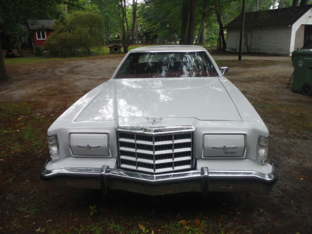 beautiful silver metalic 2 owner with 21044 miles. garage kept. like new inside