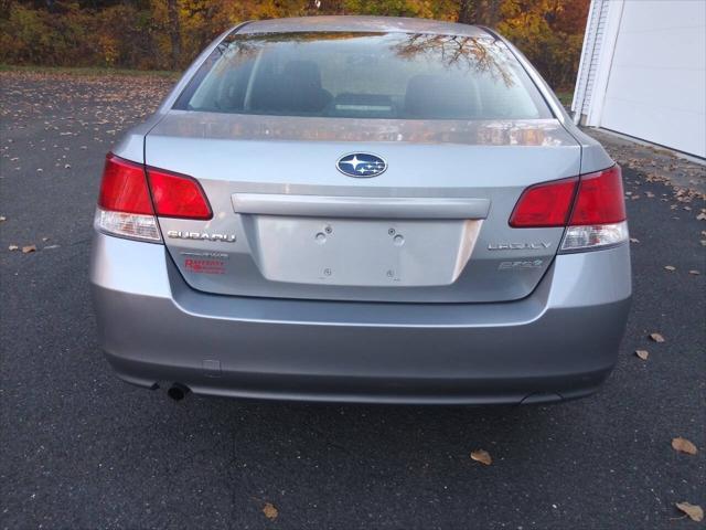 2011 subaru legacy base