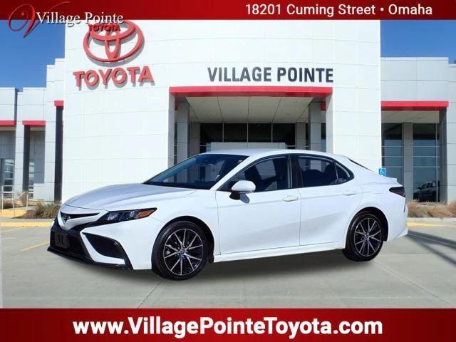 2022 toyota camry se