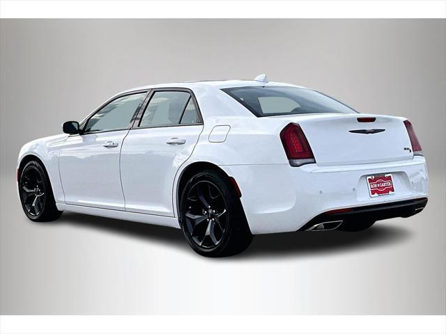 2022 chrysler 300 s