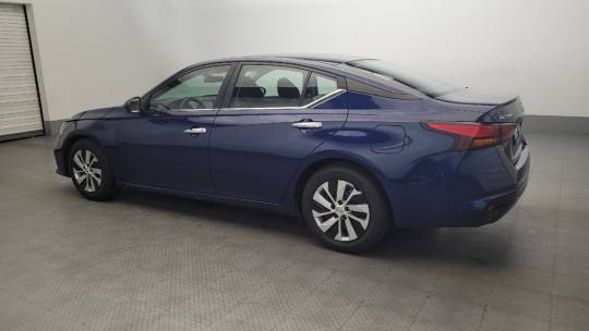 2022 Nissan se